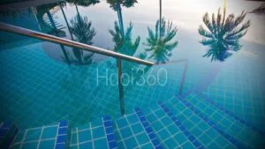 Reflets sur piscine
