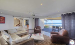 Livingroom avec vue mer
